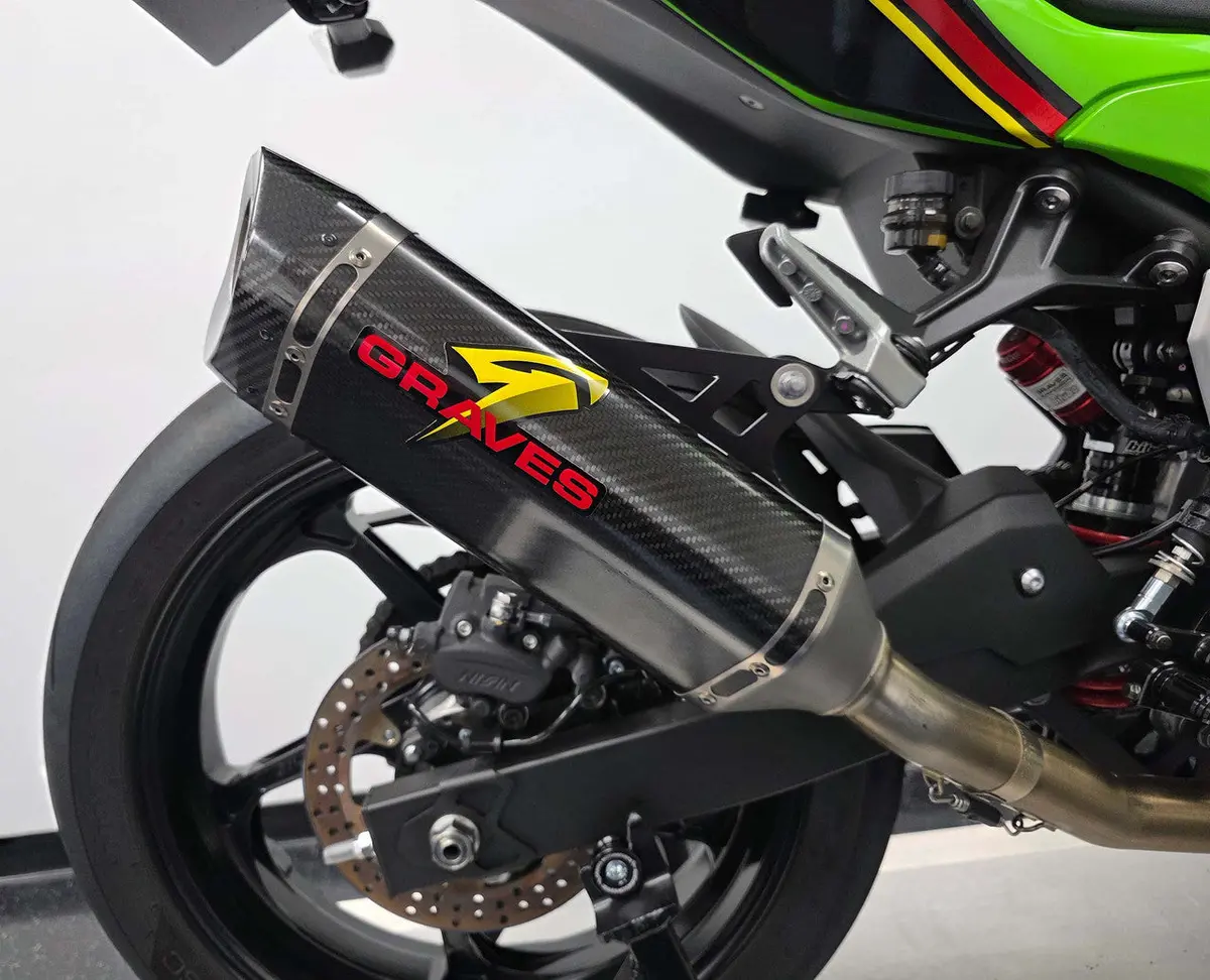 Graves Motorsports Kawasaki Ninja 400 + Ninja 500 Link Cat-Back Carbon Silencer Exk-24Ex5-Cbsc 1