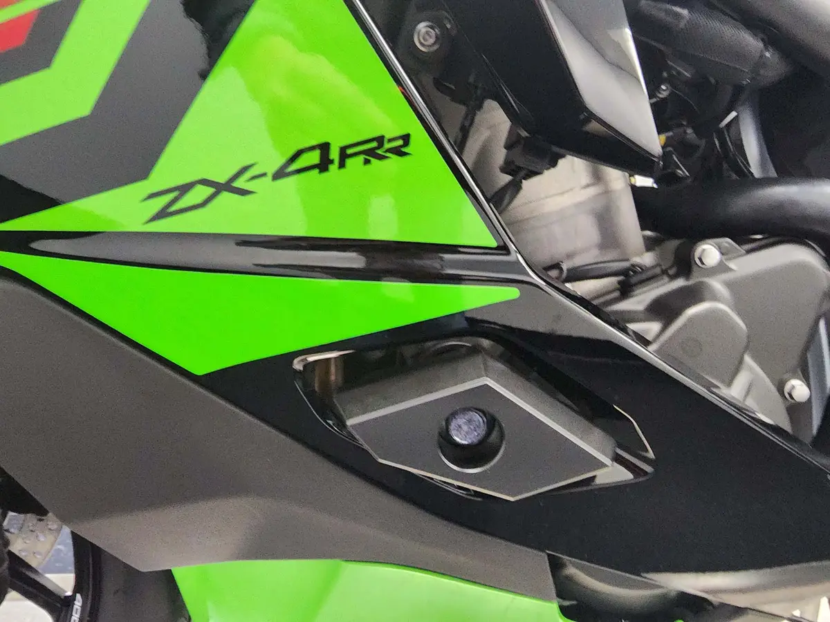 Kawasaki Zx-4Rr Frame Slider Kit 1