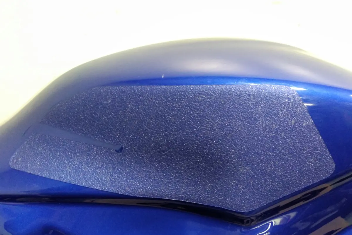Yamaha R6 Tank Grip 1