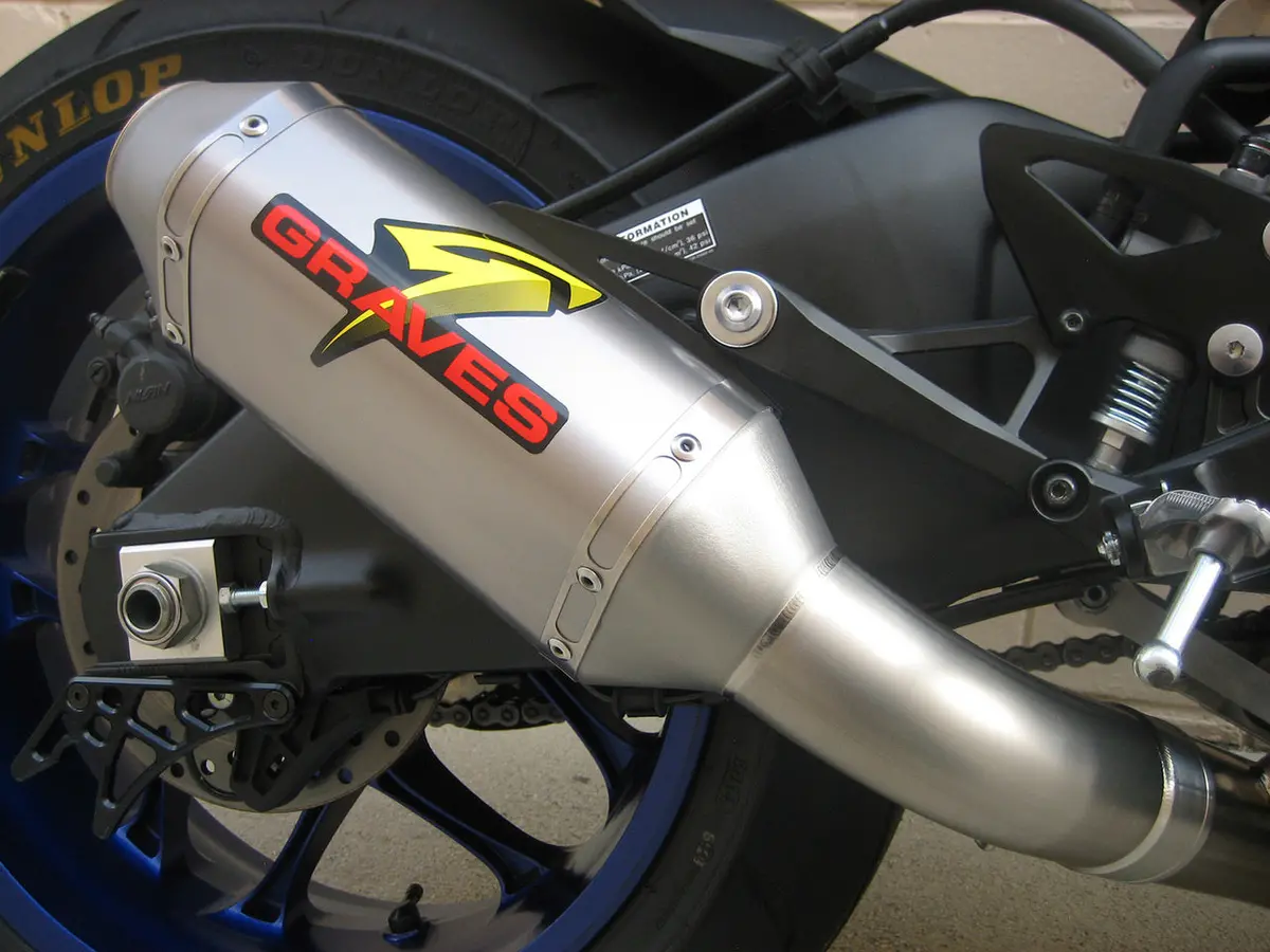Graves Motorsports Yamaha R1 Short Cat Eliminator Titanium Exhaust 1