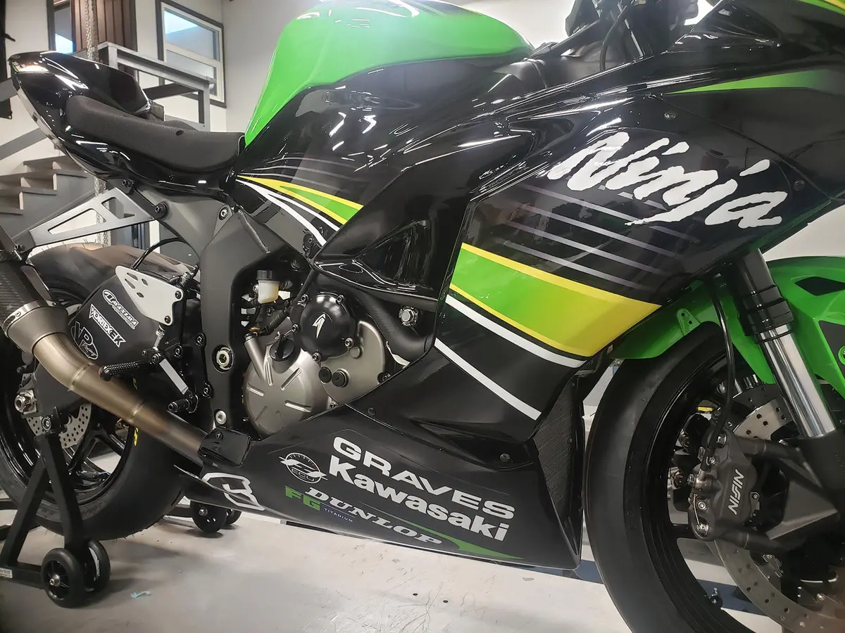 Graves Motorsports Kawasaki Zx-6R Right Engine Cover 2