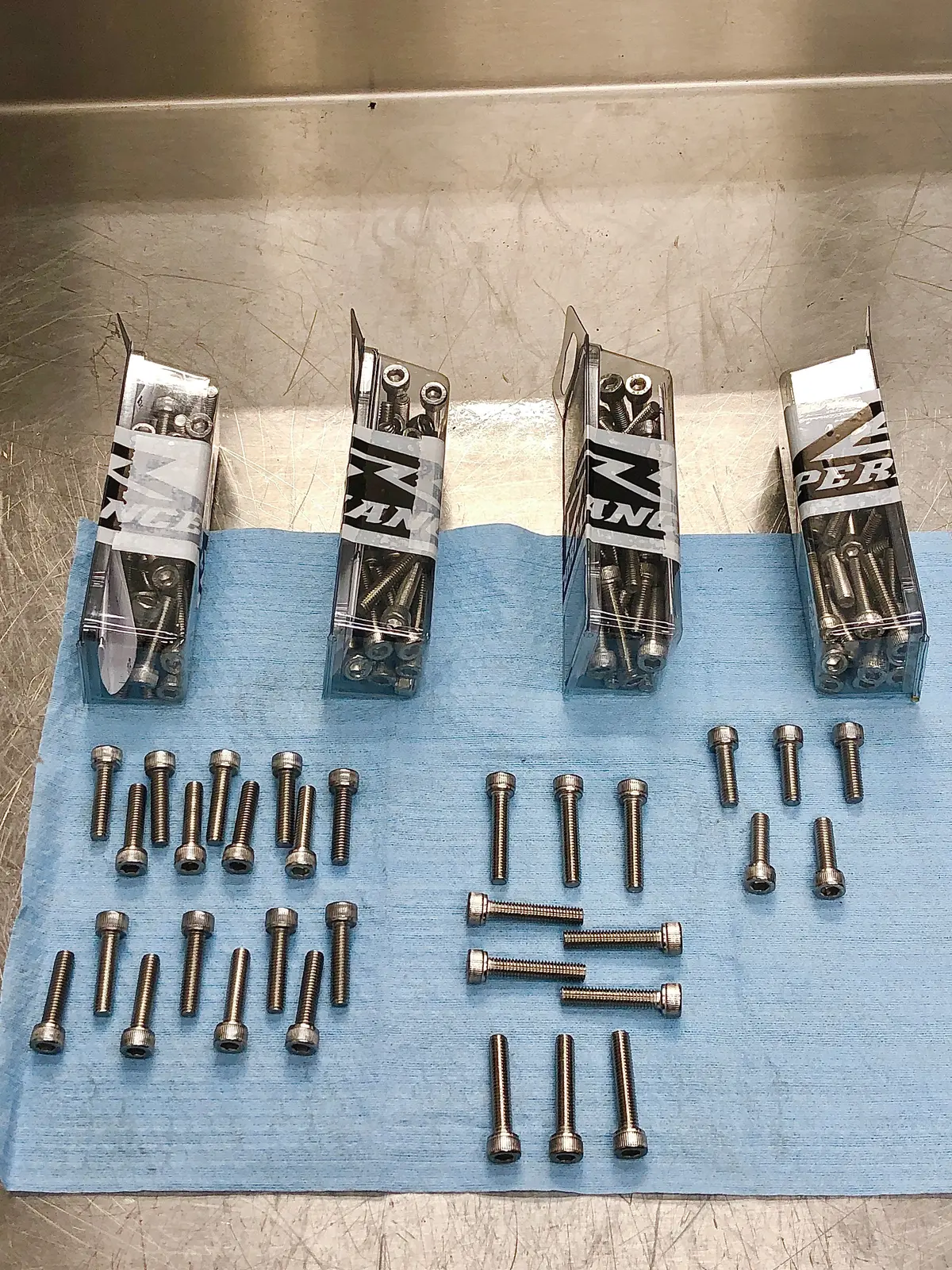 R1 Case Cover Bolts Kit     R1, R1m 1