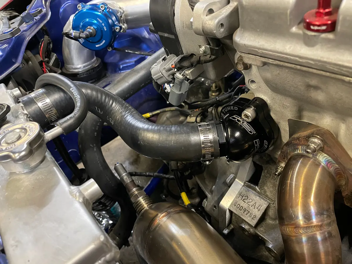 H2b Upper Radiator Hose 1
