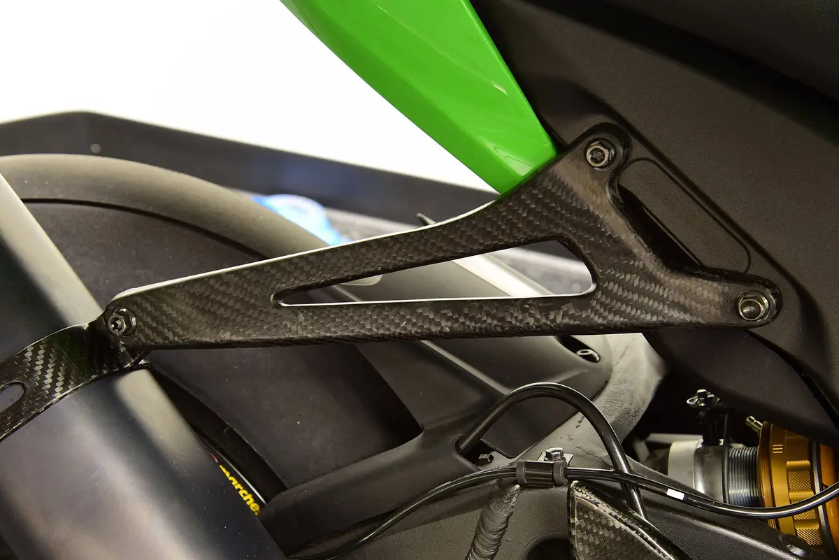 Carbon Fiber Exhaust Hanger Bracket - Zx-10R / Zx-6R 2