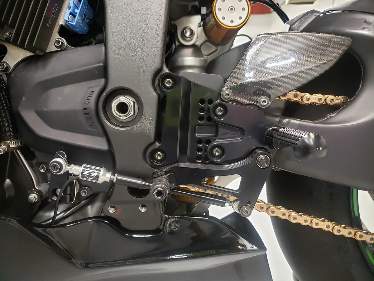 Graves Motorsports Works Kawasaki Zx-6R Adjustable Rearsets 1