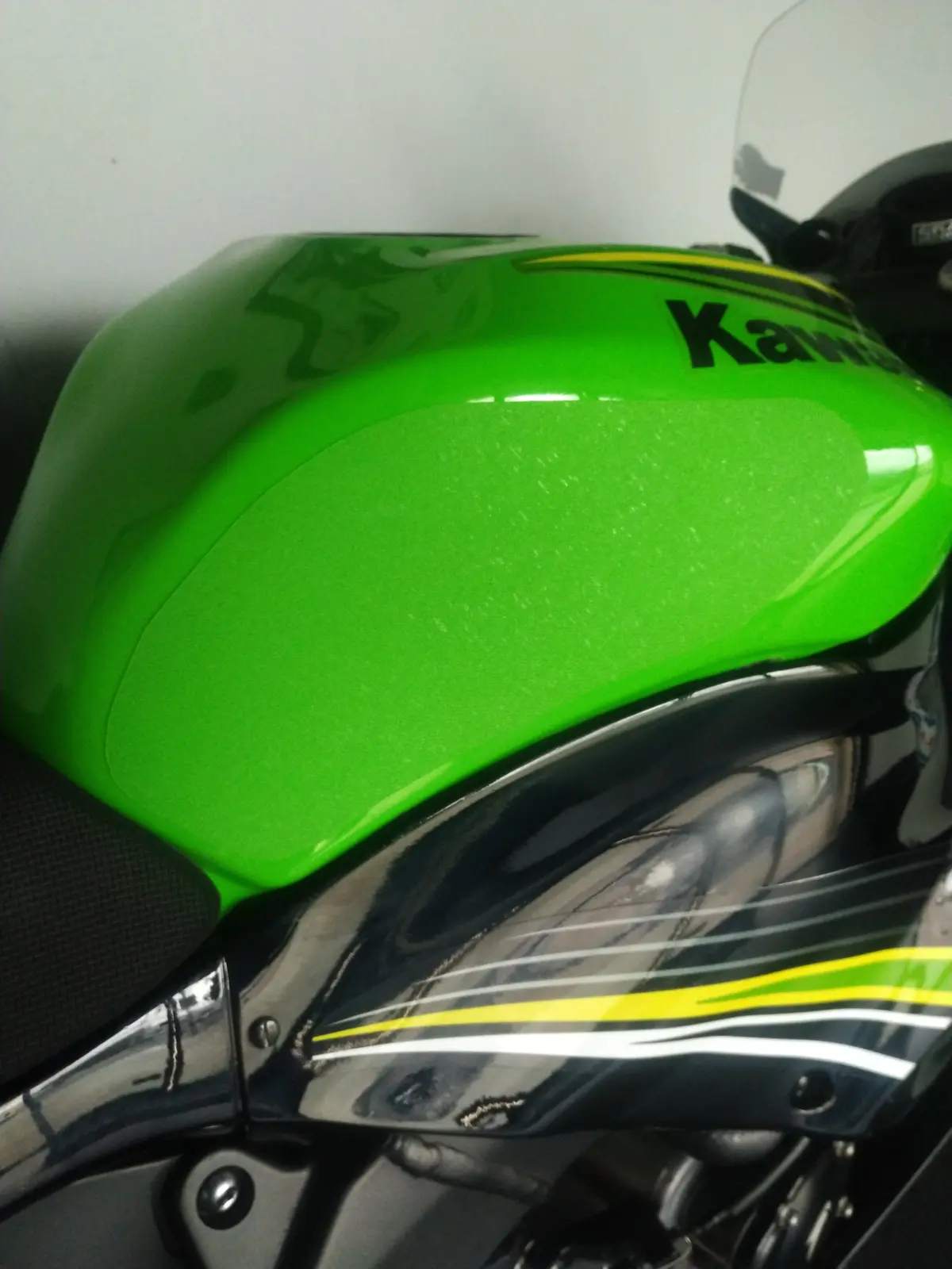 Kawasaki Zx-6R Tank Grip 1