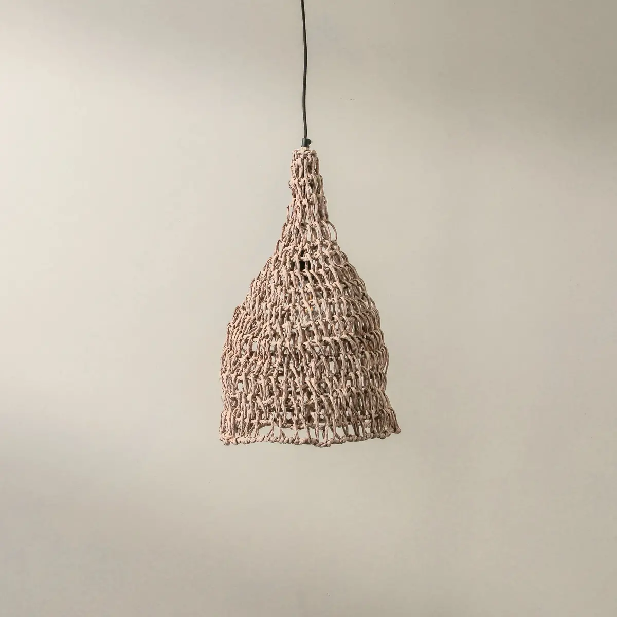 Contour Pendant Sand 1