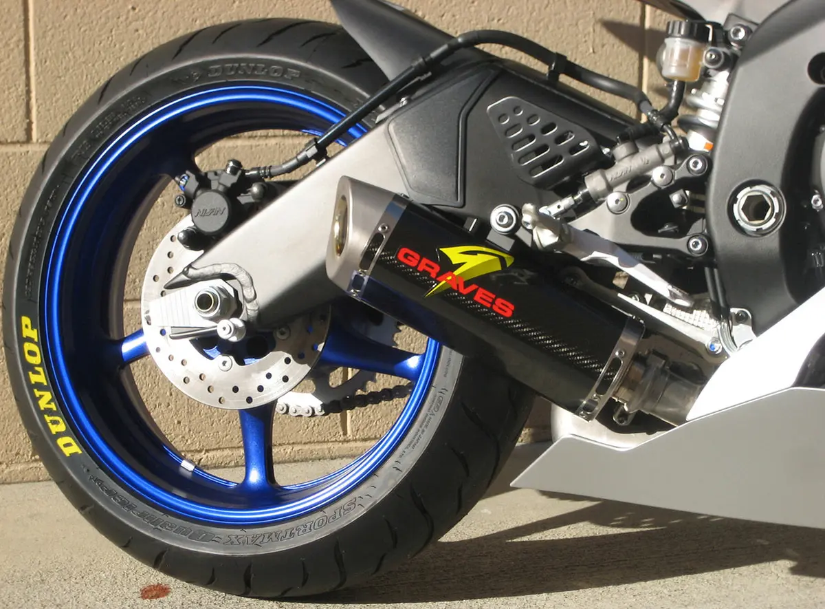 Graves Motorsports Yamaha R6 Cat-Back Slip-On Carbon Exhaust 1