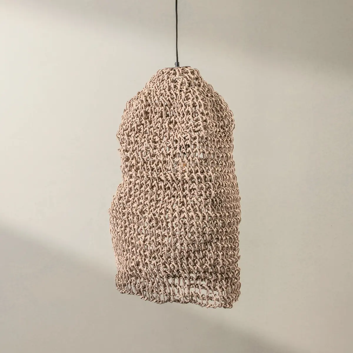 Husk Pendant Sand 1
