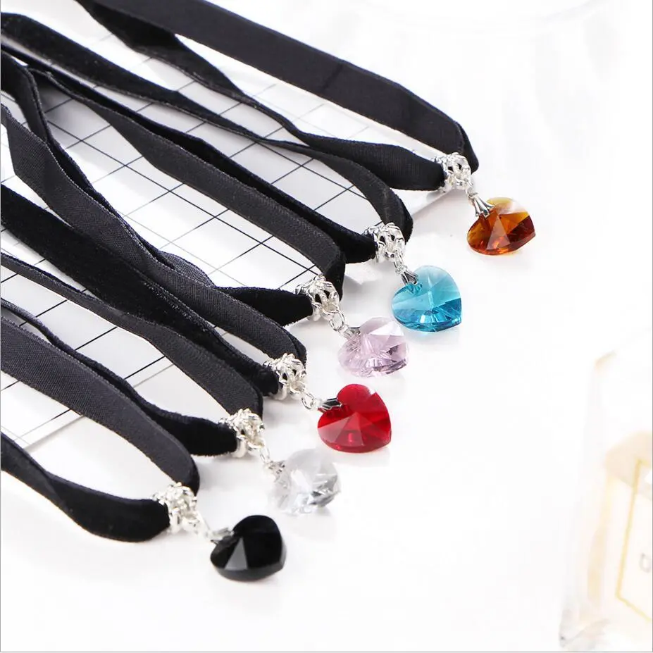 2017 Unisex Women Men Lover Gothic Velvet Heart Crystal Choker Handmade Necklace Pendant Torques Retro 80 90S New Jewelry 1