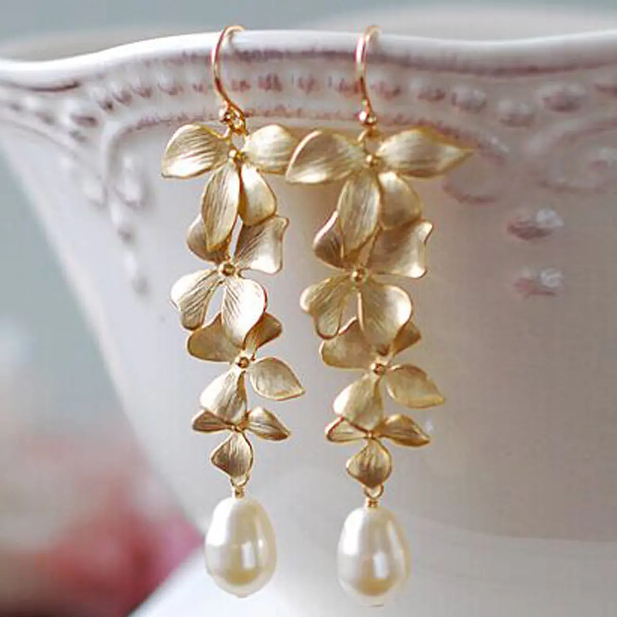 Orchid Floral Shape Gold Color Simulated Pearl Long Dangle Earrings Wedding Bridal Party Luxury Vintage Leaf Earring Jewelry 1
