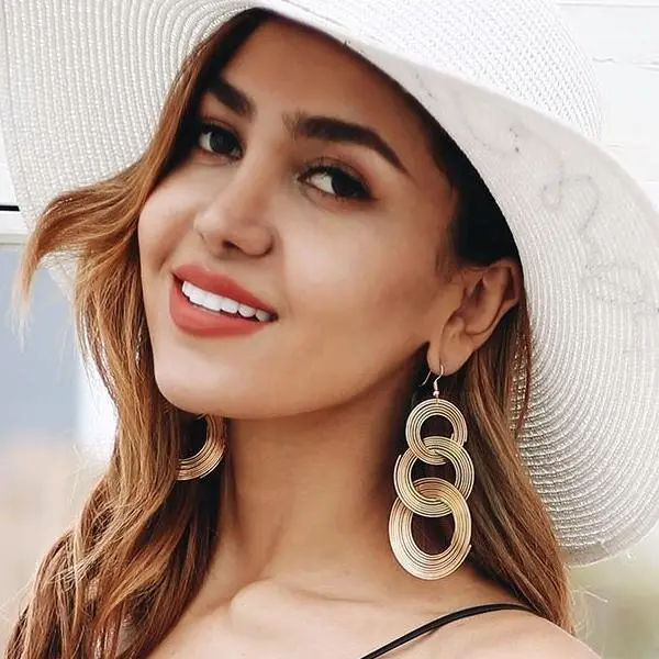 Chic Gold Earrings 1
