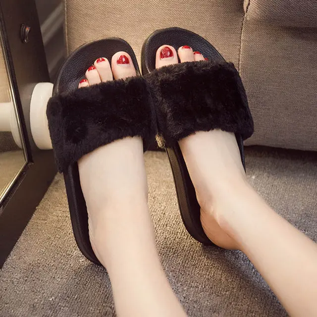 Stylish, cozy slip-on slippers for women featuring soft faux fur lining, flat comfortable soles, and a versatile casual design—perfect for lounging or everyday wear. - Image 2