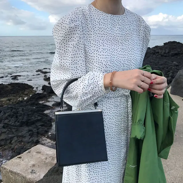 Brand Small Women Messenger Bags Chic Metal Clip Bag Tote Designer Vintage Trapezoid Leather Handbag Female Casual Shoulder Bag 2