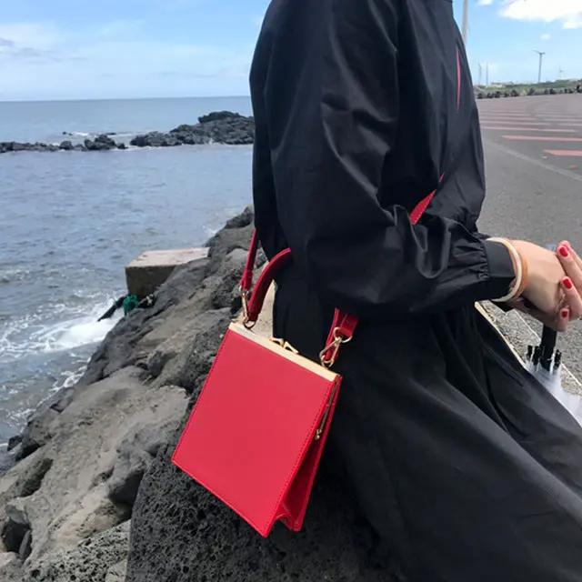 Brand Small Women Messenger Bags Chic Metal Clip Bag Tote Designer Vintage Trapezoid Leather Handbag Female Casual Shoulder Bag 4