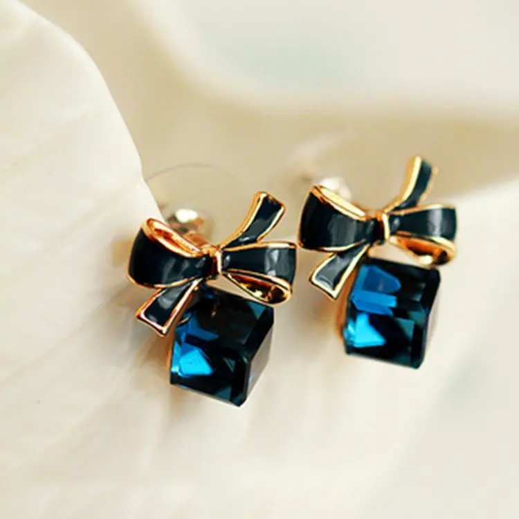 High Quality Fashion 2018 Chic Shimmer Bow Knot Cubic Green Blue Crystal Earrings Rhinestone Stud Earrings For Women Pendientes 1