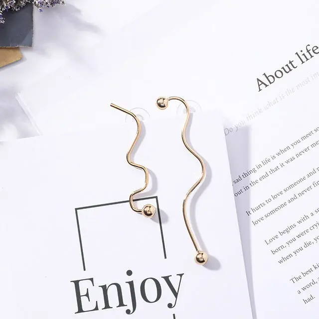 2018 Korean Fashion Artsy Gold/Silver Asymmetric Wave Shape Stud Earrings Geometric Long Earring For Women Girls Jewelry Bijoux 2