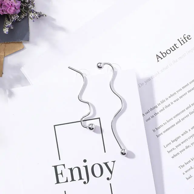 2018 Korean Fashion Artsy Gold/Silver Asymmetric Wave Shape Stud Earrings Geometric Long Earring For Women Girls Jewelry Bijoux 2
