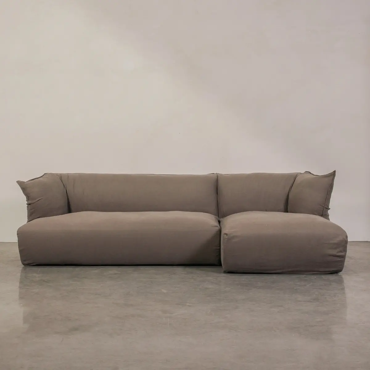 Serene Right Chaise Sofa - Espresso 1
