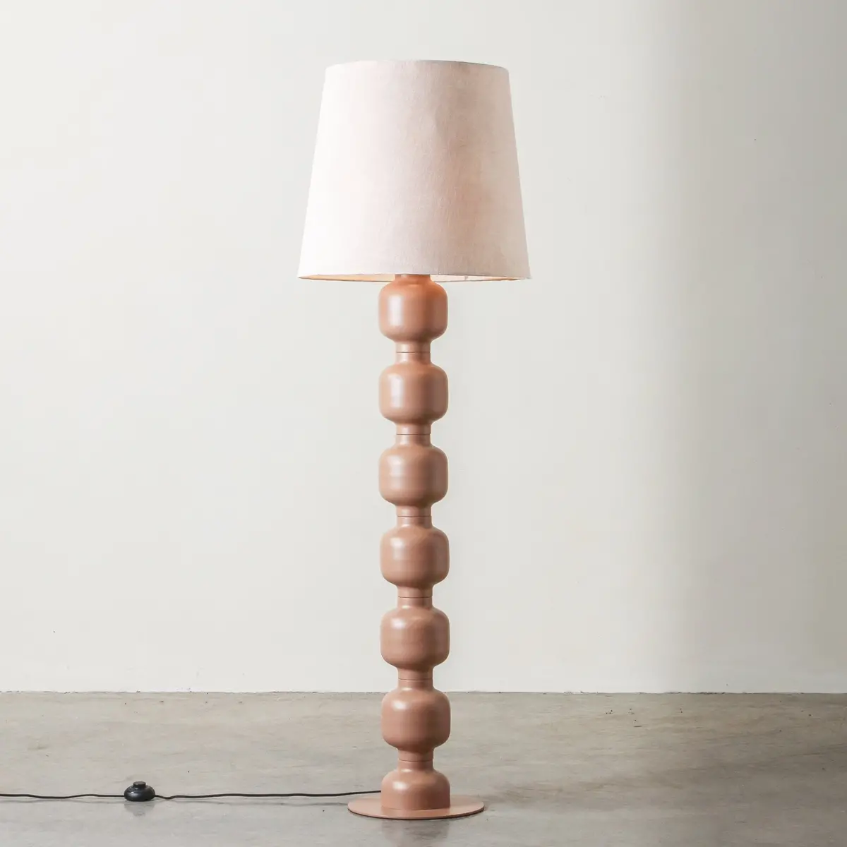 Spool Floor Lamp Nougat 1