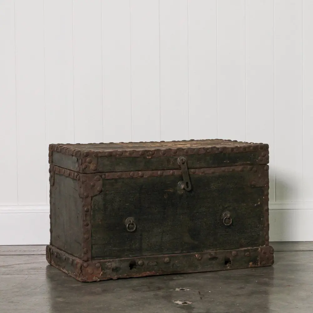Vintage Chinese Trunk 1
