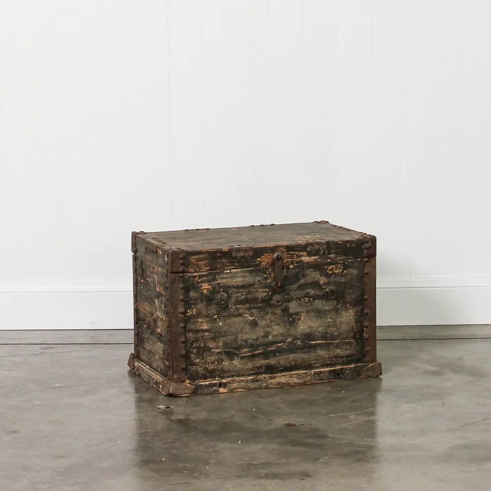 Vintage Chinese Trunk 1